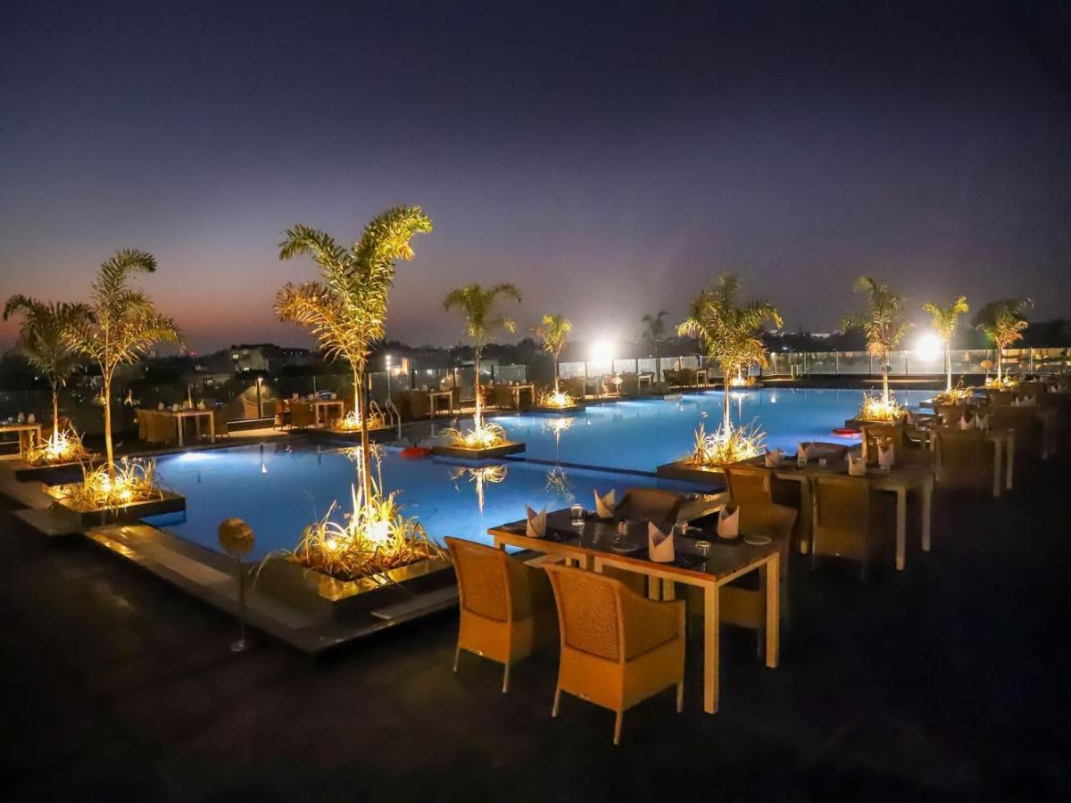 Essentia Luxury Hotel Indore Exterior foto